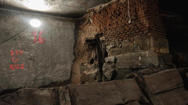Restos del antiguo Real Canal de Manzanares descubiertos en las obras de la L-11.