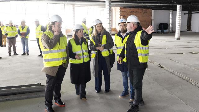 Inés Rey visita las obras del mercado de Monte Alto