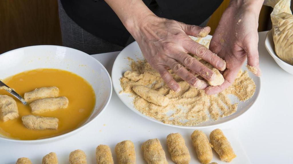 Preparación de croquetas.