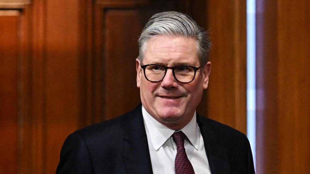 El primer ministro británico ofrece una conferencia de prensa en Londres.
