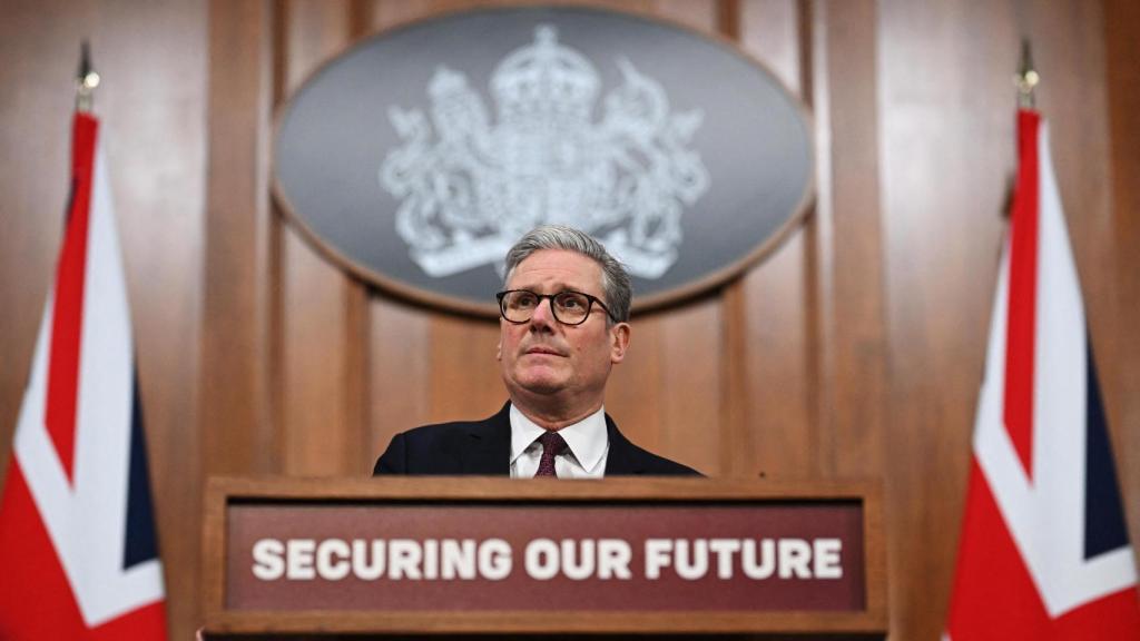 El primer ministro británico ofrece una conferencia de prensa en Londres.