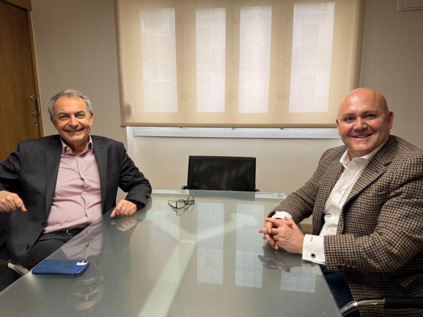 El expresidente del Gobierno, José Luis Rodríguez Zapatero, recibe en Madrid a Diego Borja, candidato a la vicepresidencia de Ecuador.