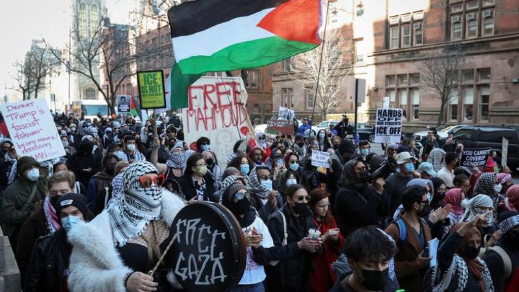 Protesta tras la detención de Mahmoud Khalil.