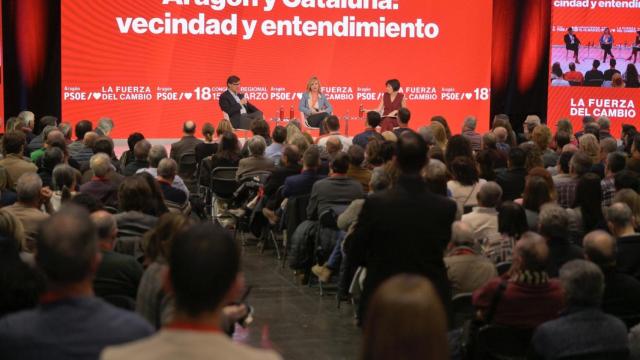 Alegría e Illa han compartido una conversación en el Congreso Regional del PSOE-Aragón