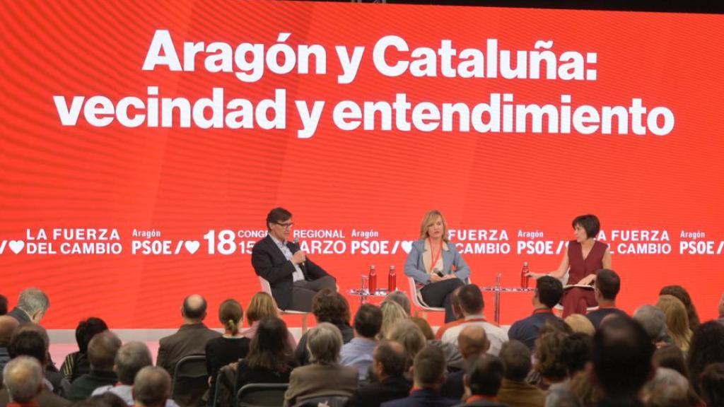Alegría e Illa han compartido una conversación en el Congreso Regional del PSOE-Aragón