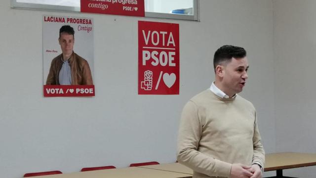 Javier Alfonso Cendón durante su cierre de campaña en Laciana