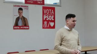 Javier Alfonso Cendón durante su cierre de campaña en Laciana