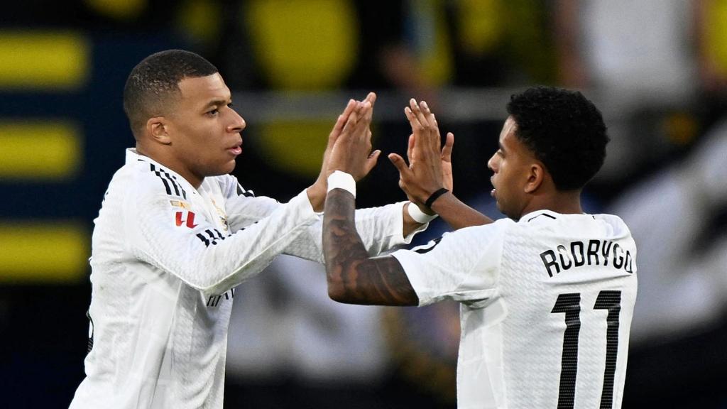 Kylian Mbappé y Rodrygo Goes celebran el gol al Villarreal