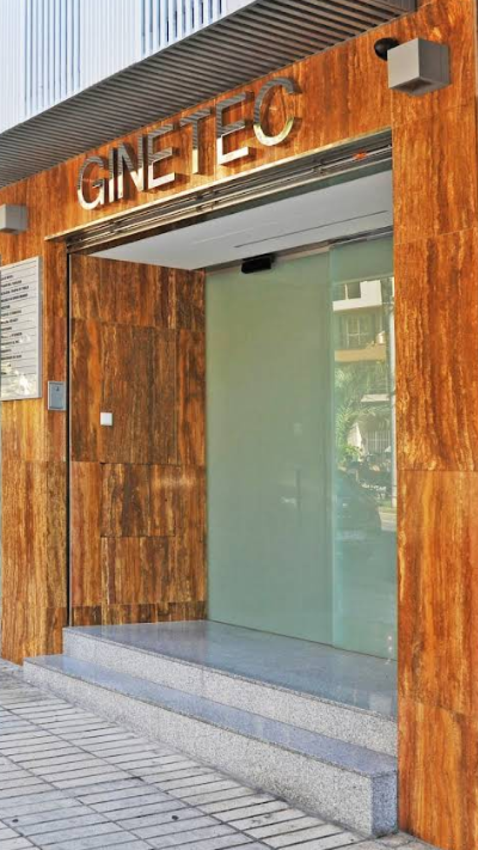 Clínica Ginetec de Alicante que emprendió acciones legales contra la organización ultracatólica '40 Días por la Vida'.