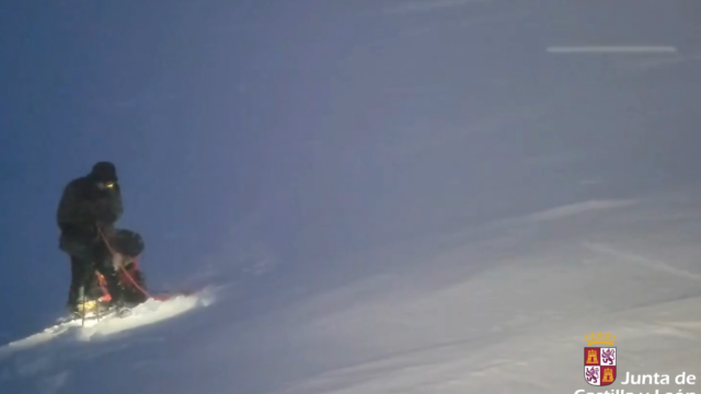 Imagen del rescate de un montañero en la vertiente segoviana de la Sierra de Guadarrama