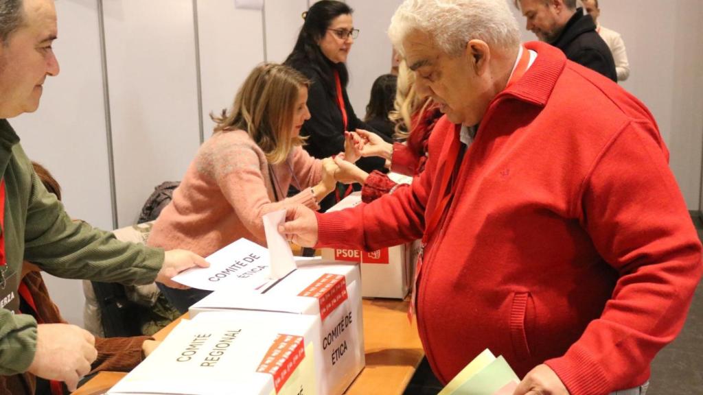 Votación en el congreso del PSOE, este domingo.