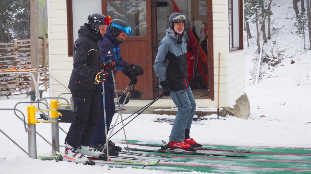 El rey Felipe VI, en la estación de esquí de Valdelinares, en Teruel.