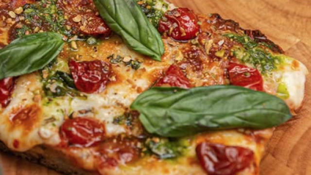 Crujientes y con ingredientes de temporada: así son las focaccias que triunfan en este obrador de Barcelona