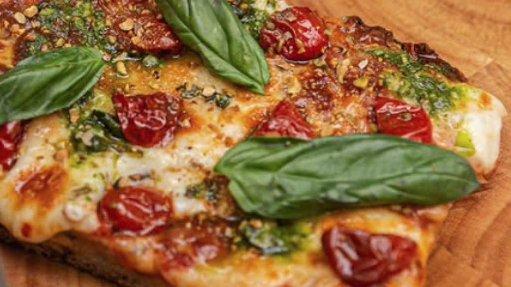 Crujientes y con ingredientes de temporada: así son las focaccias que triunfan en este obrador de Barcelona