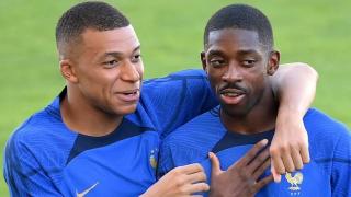 Mbappé y Dembélé, durante un entrenamiento con la selección francesa.
