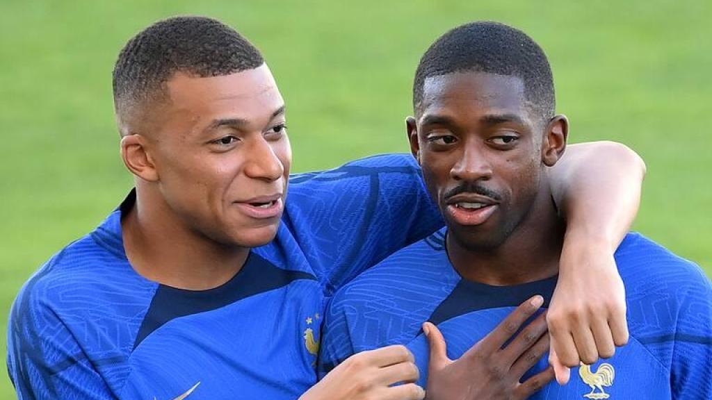 Mbappé y Dembélé, durante un entrenamiento con la selección francesa.