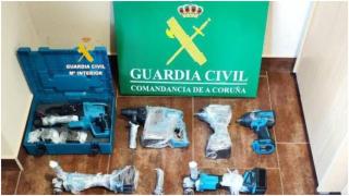 Herramientas incautadas al detenido en Noia