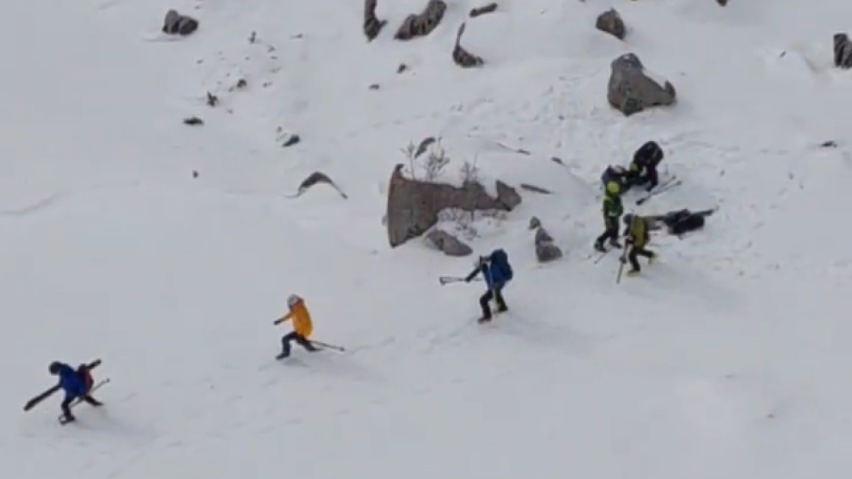Imagen del Greim en el rescate de un esquiador a 10 grados bajo cero en el Pirineo aragonés