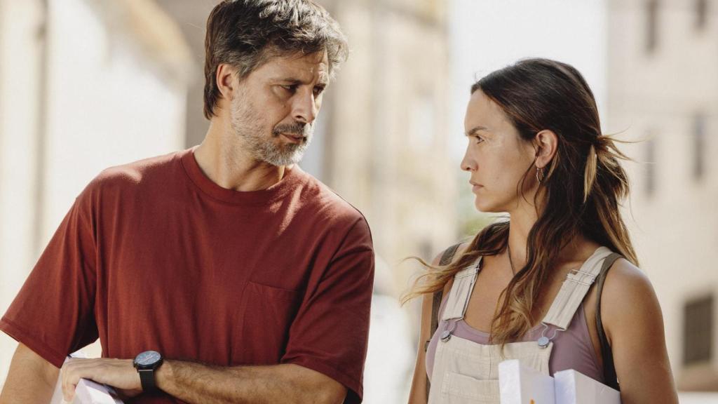 Hugo Silva y Megan Montaner en un fotograma de la película 'La buena suerte', dirigida por Gracia Querejeta