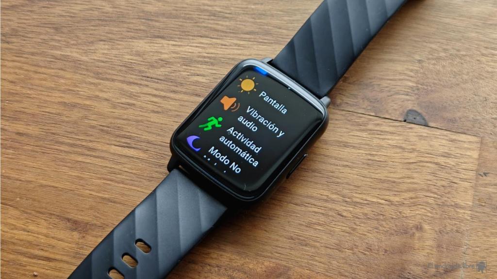 ZTE Watch Live 3 sobre la mesa