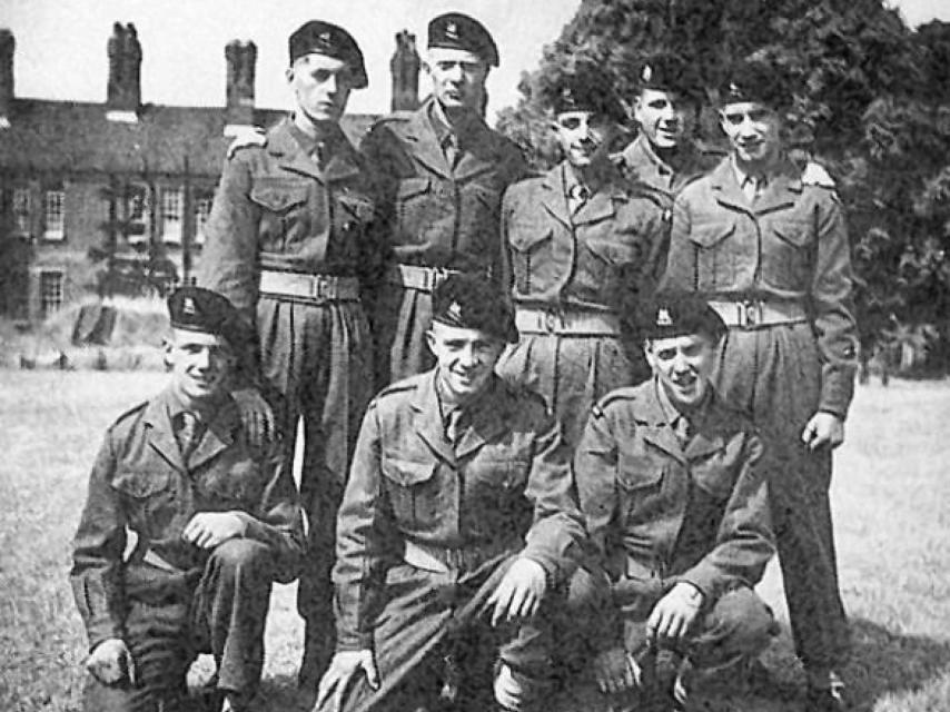 Michael Caine durante la guerra de Corea (fila de arriba, segundo desde la izquierda)