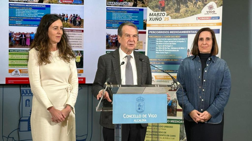 El alcalde durante la presentación de nueva edición de Camiño a Camiño