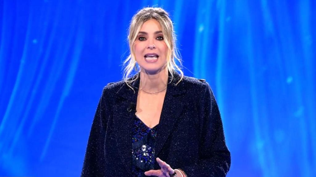 Sandra Barneda en uno de los debates de 'La isla de las tentaciones'.