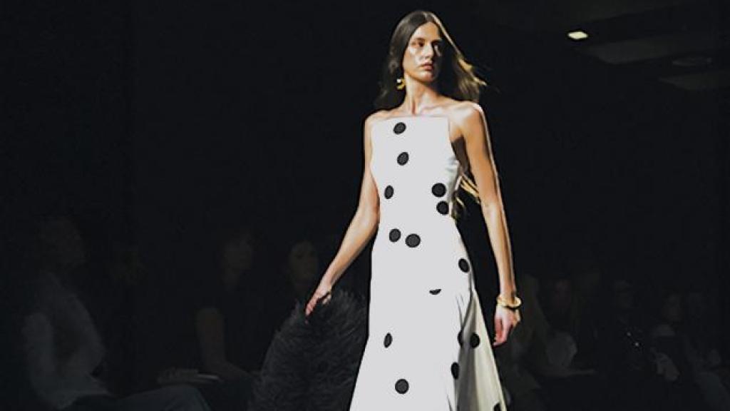 Uno de los vestidos de la colección cápsula de lunares.