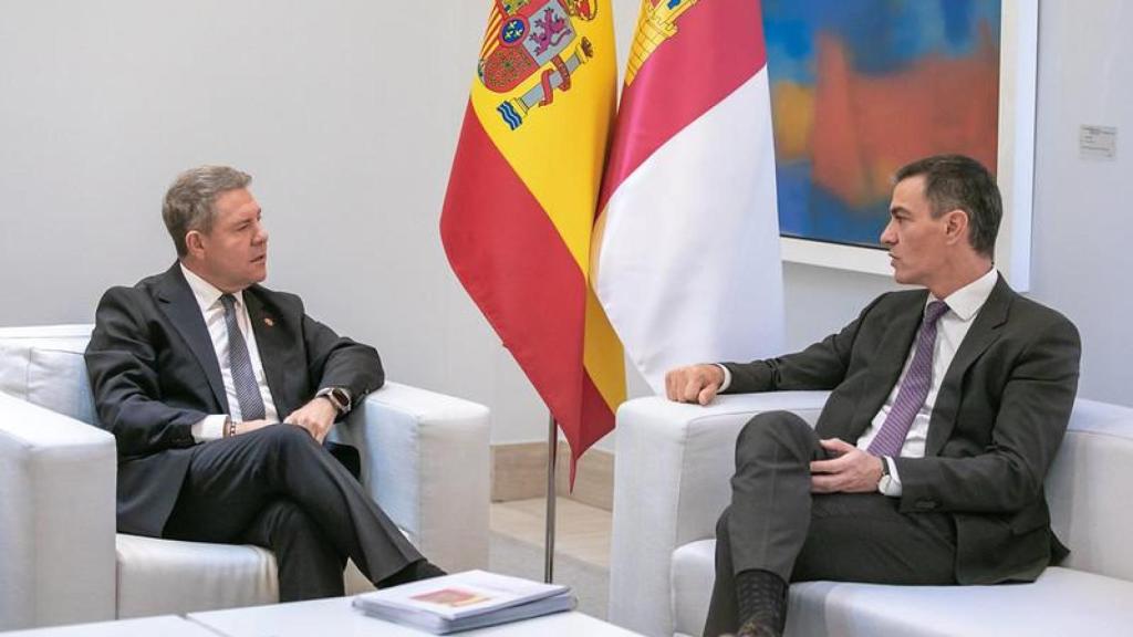Emiliano García-Page y Pedro Sánchez en el encuentro que mantuvieron el pasado mes de octubre en el palacio de la Moncloa.