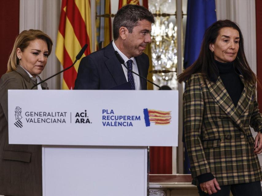 Mazón, acompañado de las conselleras Susana Camarero y Ruth Merino. Rober Solsona / Europa Press