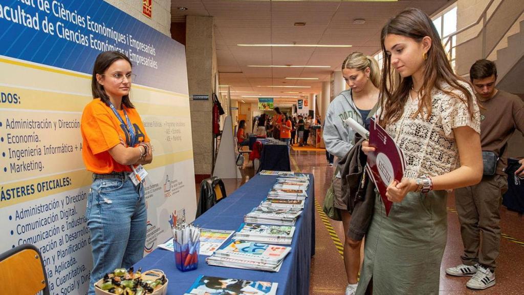 La UA abre el periodo de preinscripción para sus 65 másteres con dos novedades destacadas