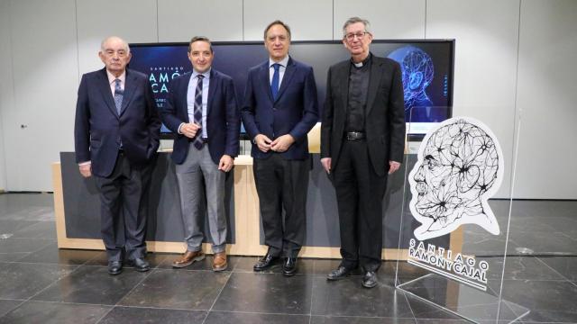 El alcalde de Salamanca, Carlos García Carbayo; el rector de la Universidad de Salamanca, Juan Manuel Corchado; el rector de la Universidad Pontificia, Santiago García-Jalón; y el vicepresidente de la Fundación Ramón Areces, José María Medina, en la presentación de la segunda edición de la jornada ‘Salamanca: por Cajal y la Ciencia’.