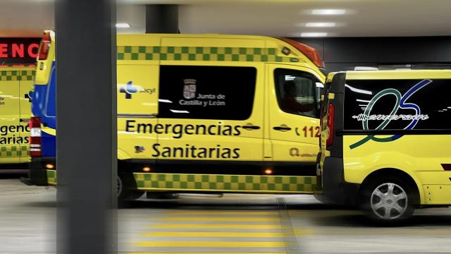 Ambulancia en el Complejo Hospitalario de Salamanca