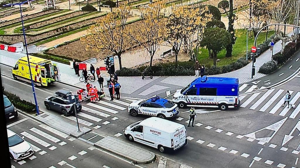 Imagen de la Policía Local y las ambulancias en el lugar de los hechos