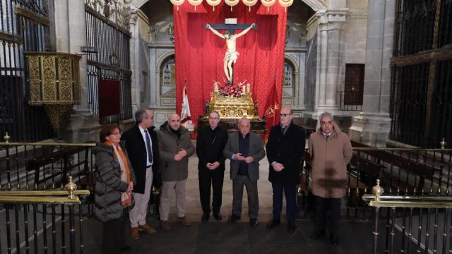 El consejero de Cultura, Turismo y Deporte, Gonzalo Santonja; el obispo de Zamora, Fernando Valera, y el secretario general de la Fundación Edades del Hombre, Enrique Martín, en la Catedral de Zamora