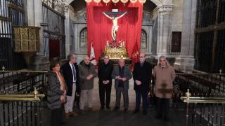 El consejero de Cultura, Turismo y Deporte, Gonzalo Santonja; el obispo de Zamora, Fernando Valera, y el secretario general de la Fundación Edades del Hombre, Enrique Martín, en la Catedral de Zamora