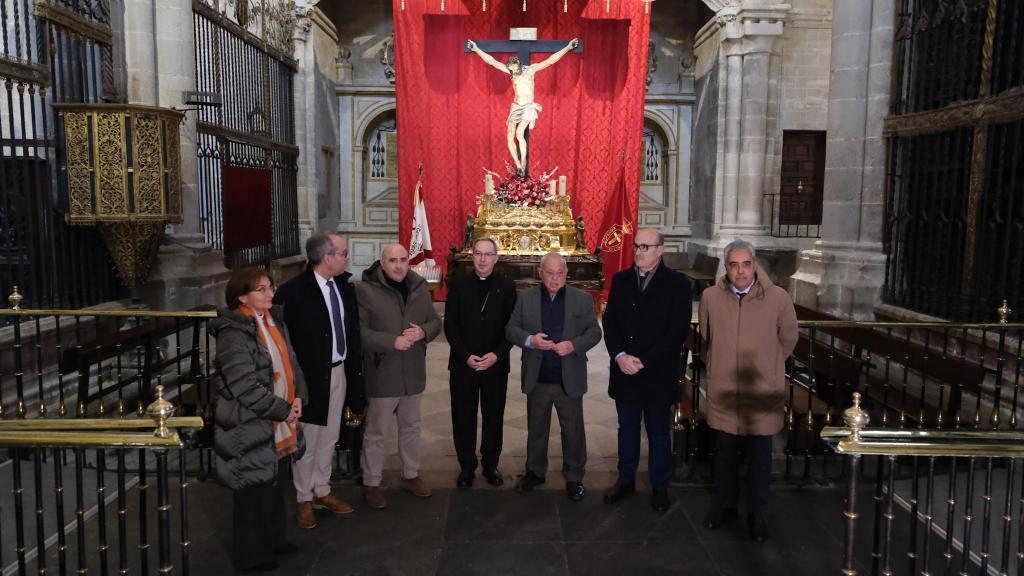 El consejero de Cultura, Turismo y Deporte, Gonzalo Santonja; el obispo de Zamora, Fernando Valera, y el secretario general de la Fundación Edades del Hombre, Enrique Martín, en la Catedral de Zamora