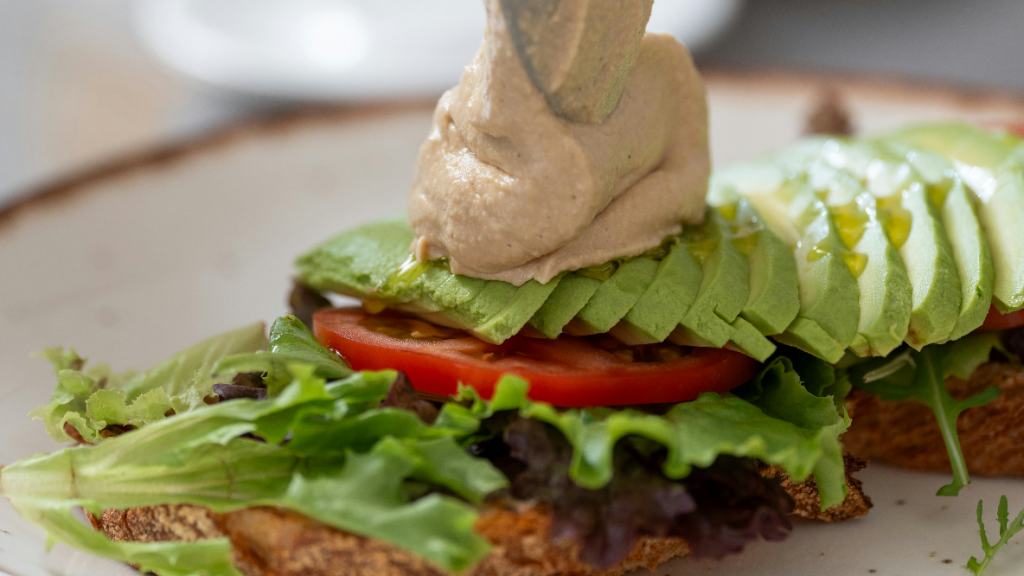 La doctora Hana Kahleova / Receta vegana. (MikeGZ/Pexels)