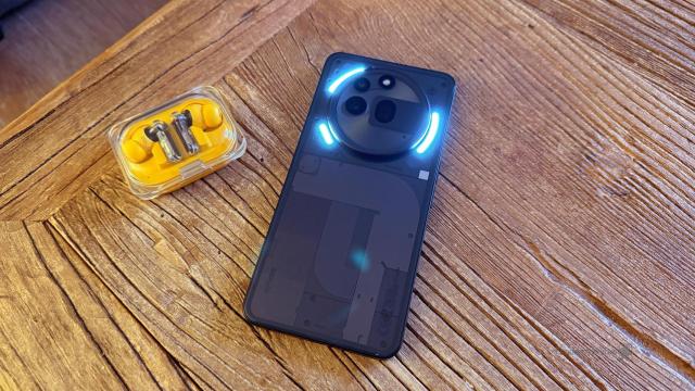 Nothing Phone (3a) y los Ear (2)