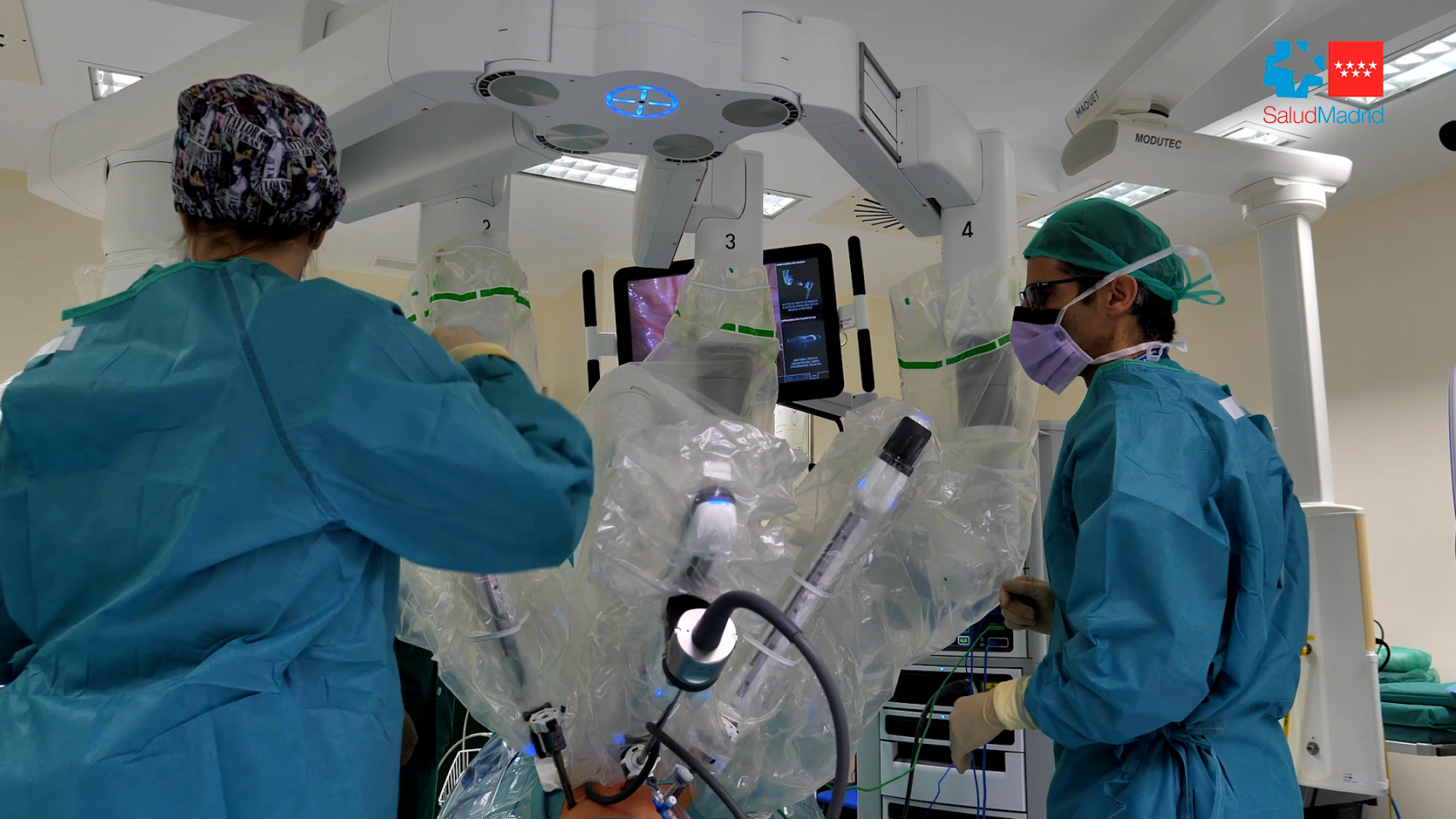 El hito del 12 de Octubre en la operación al paciente más pequeño tratado con robot: un bebé de 10 meses