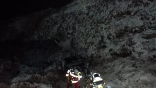 Los equipos de rescate cántabros intentando llegar al coche de los cuatro madrileños.