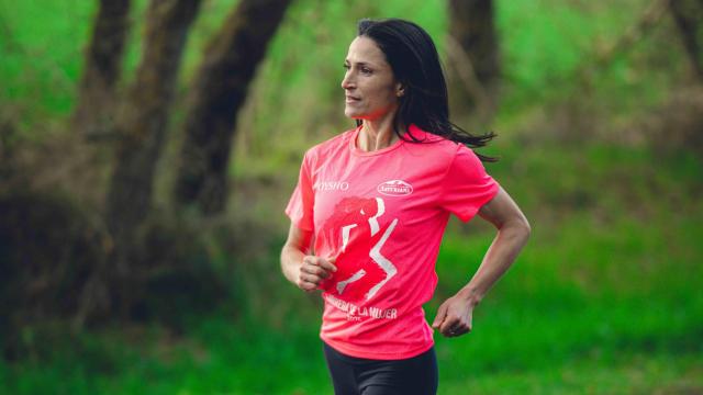 La Carrera de la Mujer Central Lechera Asturiana presenta su camiseta oficial de 2025 junto a Oysho