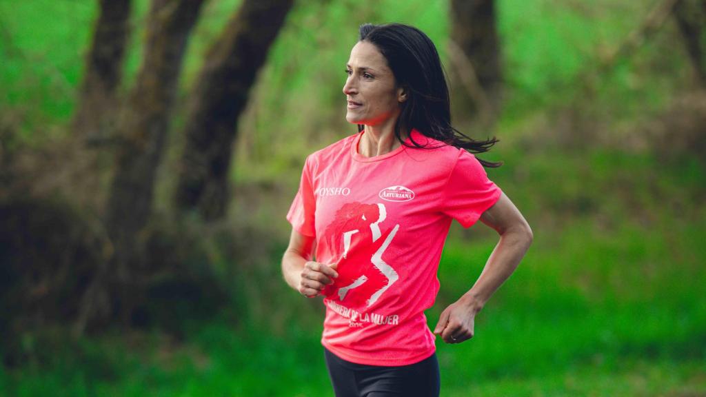 La Carrera de la Mujer Central Lechera Asturiana presenta su camiseta oficial de 2025 junto a Oysho