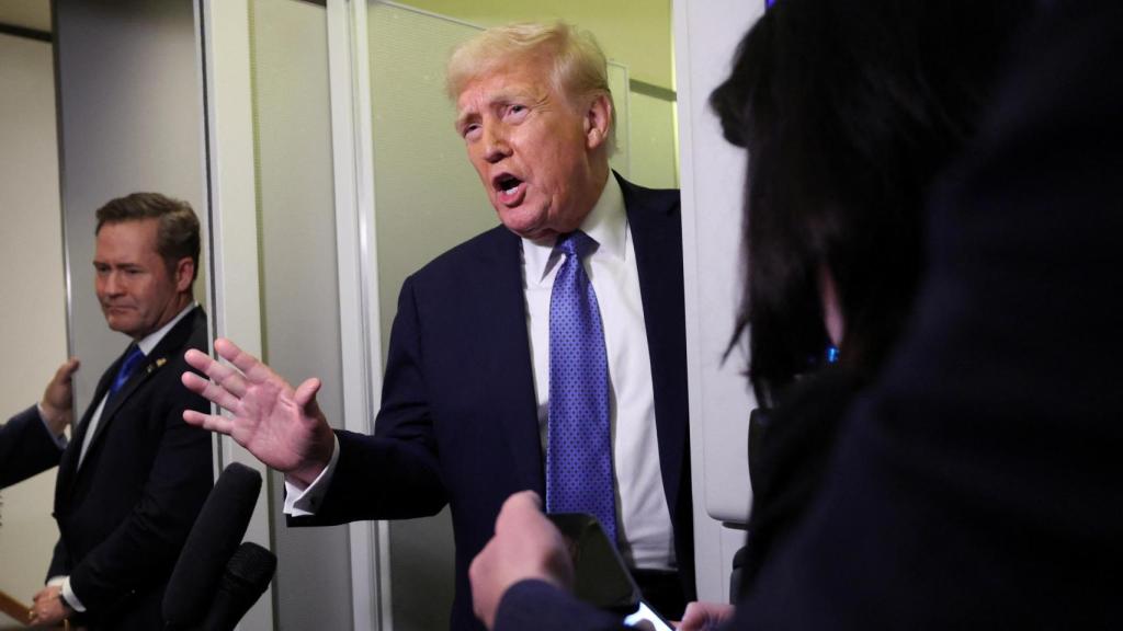 Donald Trump, este domingo en el Air Force One.