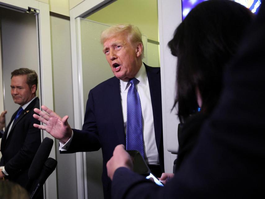 Donald Trump, este domingo en el Air Force One.