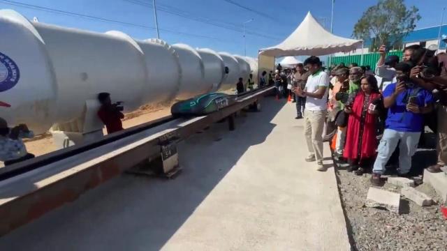 Presentación del sistema Hyperloop de India.