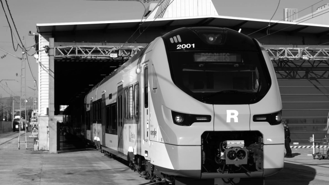 Un tren de Rodalies de Cataluña, en la cochera.