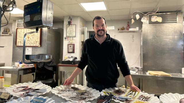 Adrián, pescadero del Arenal.