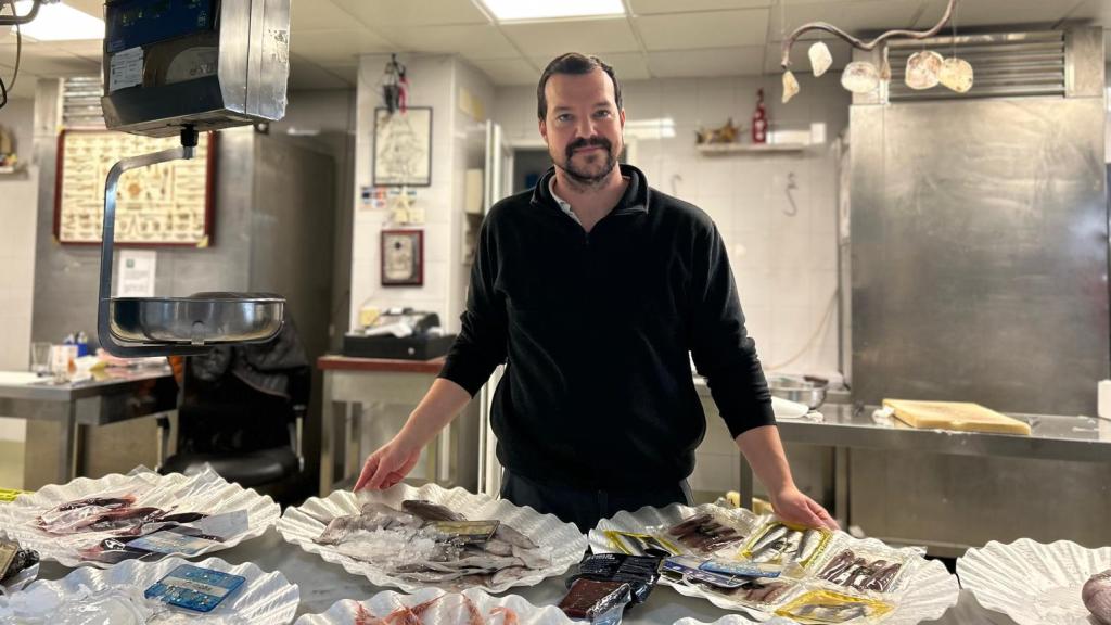 Adrián, pescadero del Arenal.