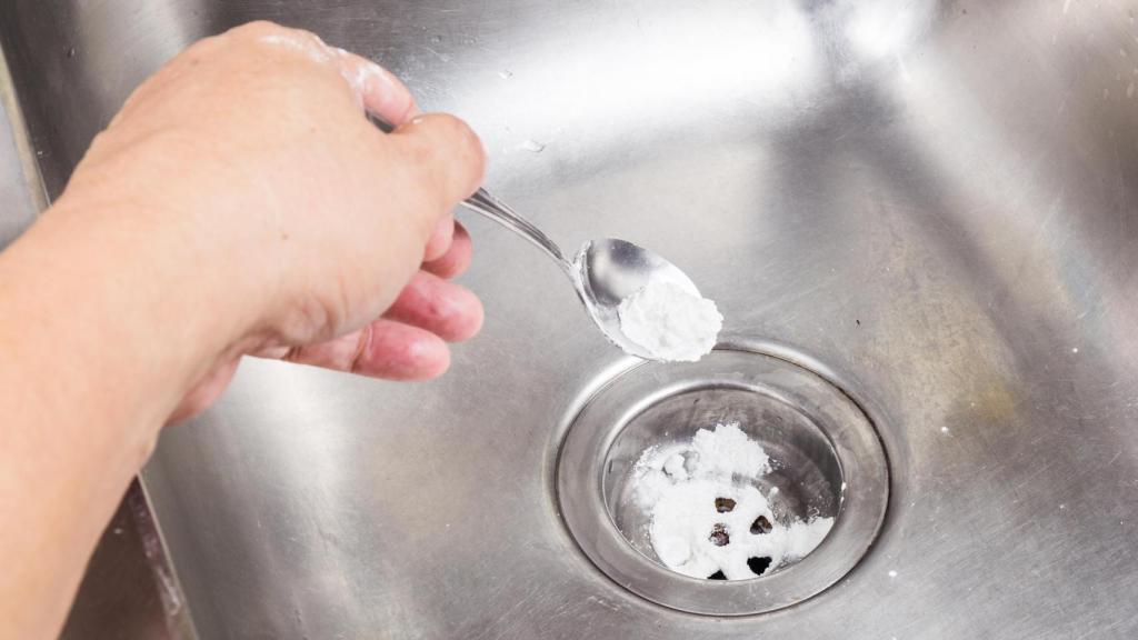 Sal vertida en el desagüe.